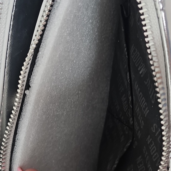 5/25 ❤️ Steve Madden Silver Metallic Crossbody Bag New without tags - Picture 7 of 7